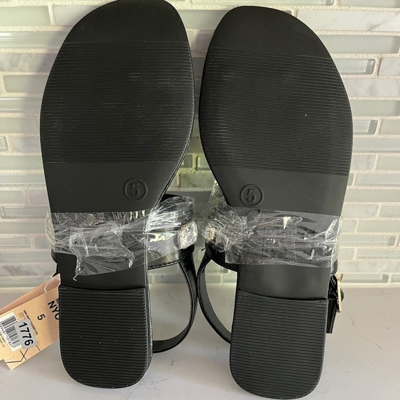 NWT Madden NYC Crystal Studded Thong Sandals - Picture 2 of 7